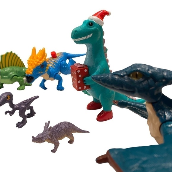 Lot of Seven Random Toy Dinosaurs - Picture 4 of 13